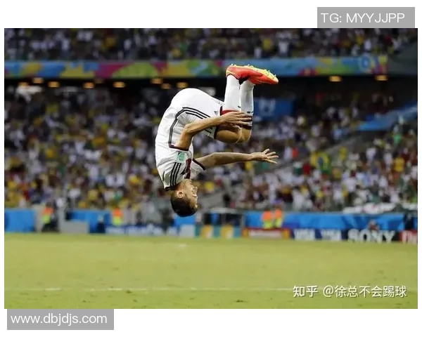 在足球场上跳舞的球星展现激情与艺术结合的魅力瞬间