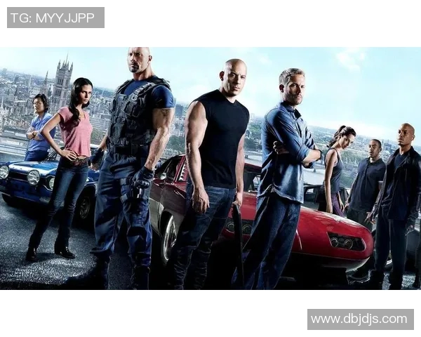 踢球的猛男和背后的女神：爱情与激情交织